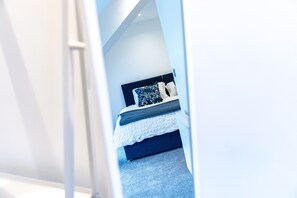 2 soverom, skrivebord, strykejern/-brett og wi-fi (inkludert)