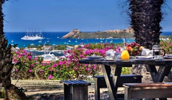 تناول الطعام بالخارج