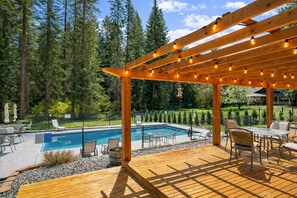 House, Multiple Bedrooms | Pool - River Road Lodge 7 Bedroom Lodge by NW Comfy Cabins by RedAwning (Leavenworth)
