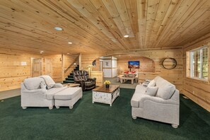 Casa, varias habitaciones | Área de sala de estar | Servicios de streaming 