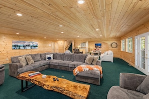 House, Multiple Bedrooms | Living area - River Road Lodge 7 Bedroom Lodge by NW Comfy Cabins by RedAwning (Leavenworth)