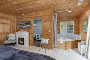 House, Multiple Bedrooms | Property grounds - River Road Lodge 7 Bedroom Lodge by NW Comfy Cabins by RedAwning (Leavenworth)