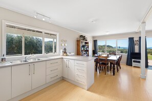 Fridge, microwave, toaster, cookware/dishes/utensils - Tokerau Magic - Karikari Peninsula Holiday Home (Kaitaia)