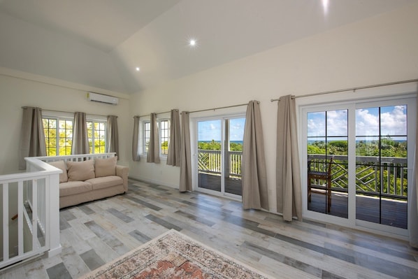 House, 4 Bedrooms | Living area | Smart TV