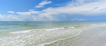 Pura Vida 2 Bedroom Condo by RedAwning