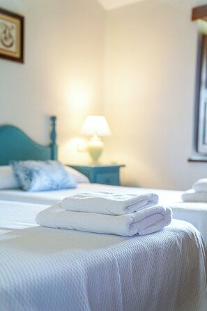 3 chambres, fer et planche à repasser, lit parapluie, Wi-Fi gratuit