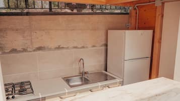 Frigorifero, forno, piano cottura, lavastoviglie