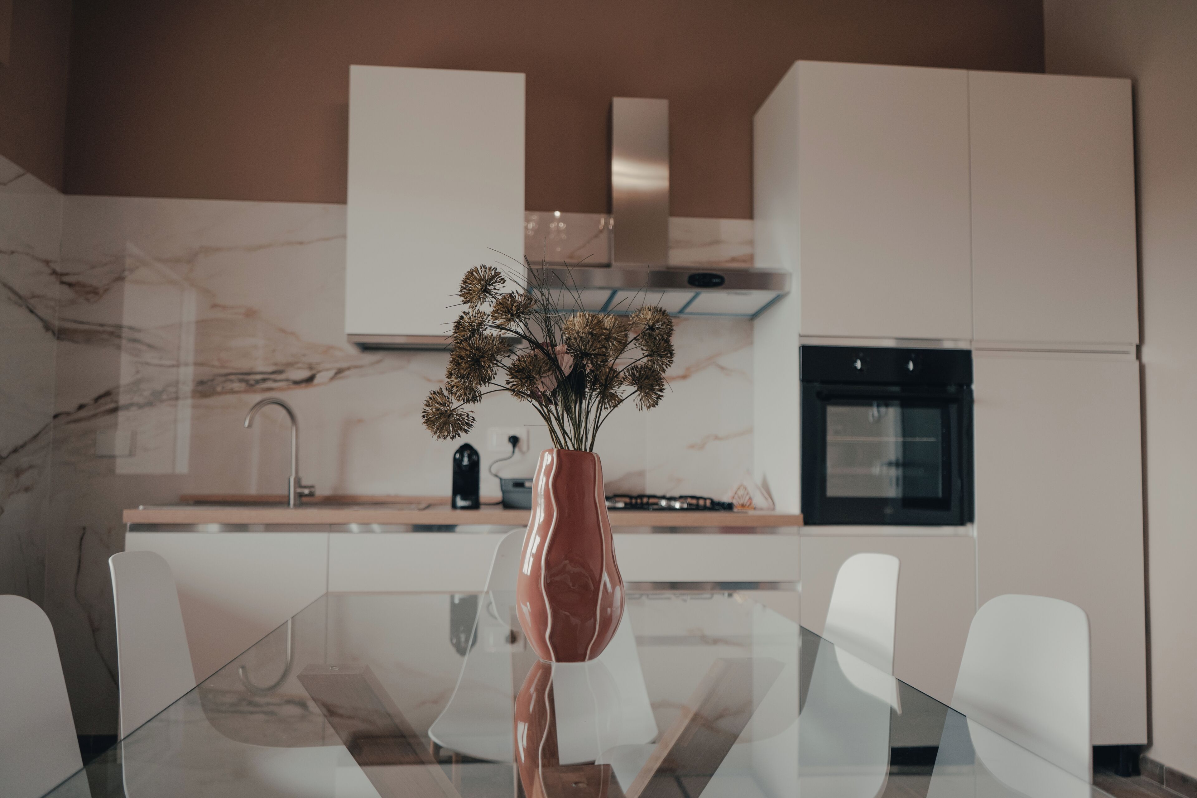 Kjøleskap, ovn, kokeplater og oppvaskmaskin