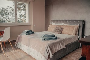 3 habitaciones, tabla de planchar con plancha, wifi y ropa de cama