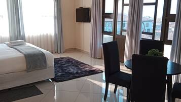 9 bedrooms, iron/ironing board, bed sheets