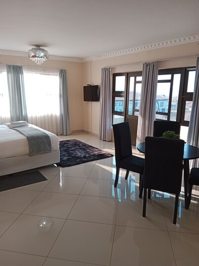 10 minutes to the shopping mall, 