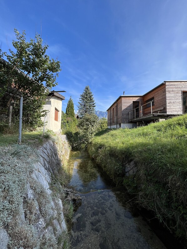 Property grounds - Boho Home by the stream (Altmünster am Traunsee)