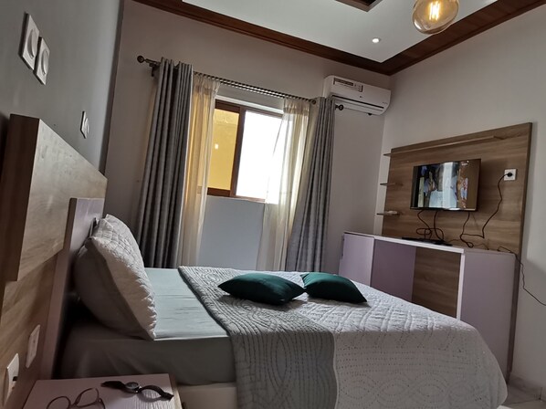 1 bedroom, iron/ironing board, free WiFi, bed sheets - Very nice and modern independant bedroom, part of "FOUR IN ONE"  Residence (Limbe)
