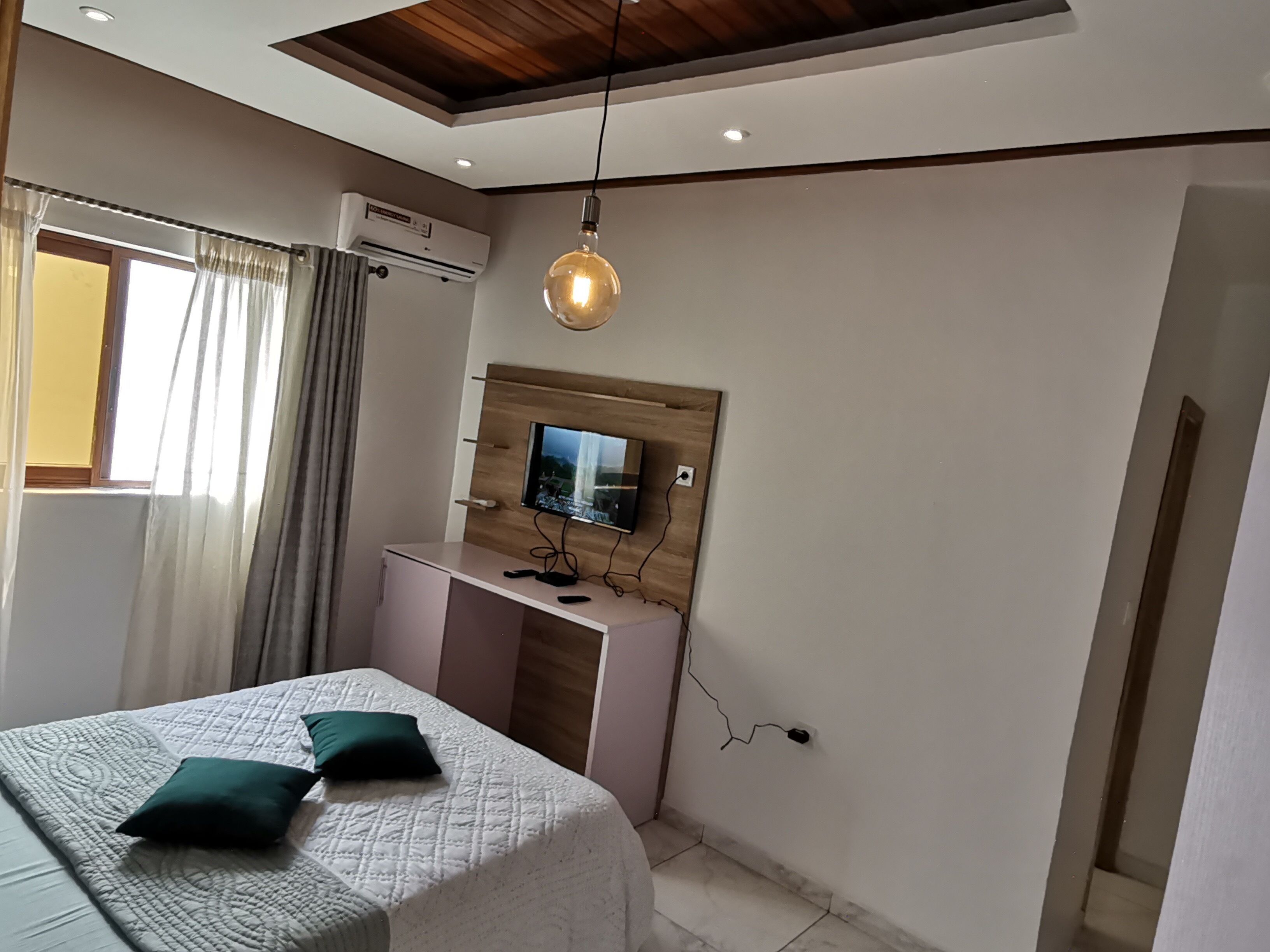 1 habitación, tabla de planchar con plancha, wifi gratis y ropa de cama 