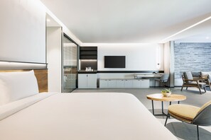 家庭套房, 花園景觀, 花園 | 高級寢具、客房內保險箱、隔音、熨斗/熨衣板