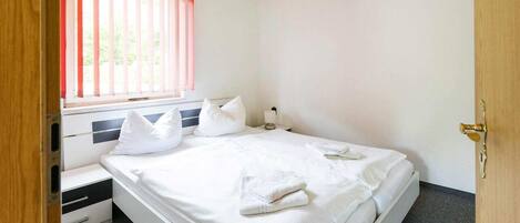 3 bedrooms, travel cot, free WiFi