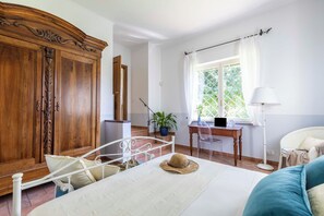 4 slaapkamers, een strijkplank/strijkijzer, gratis wifi, beddengoed