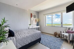 2 bedrooms, in-room safe, iron/ironing board, free WiFi