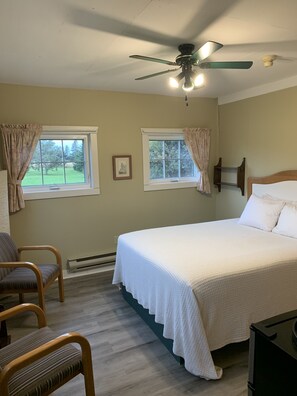 Barn  #1, One Queen Bed | Individuelt dekorert, individuelt innredet og wi-fi (inkludert)