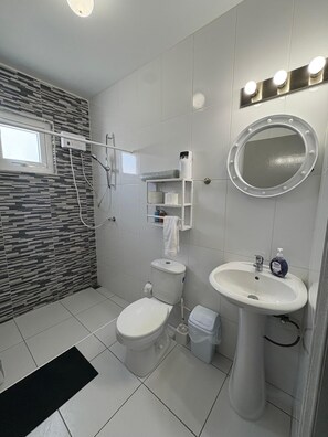 Douche, sèche-cheveux