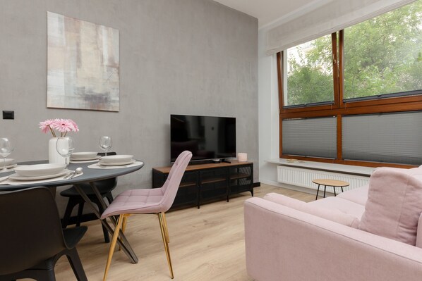 Living room - Metro Dworzec Wileński Studio by Renters (Warsaw)