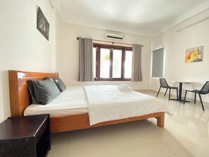 4 chambres, fer et planche à repasser, Wi-Fi, draps fournis