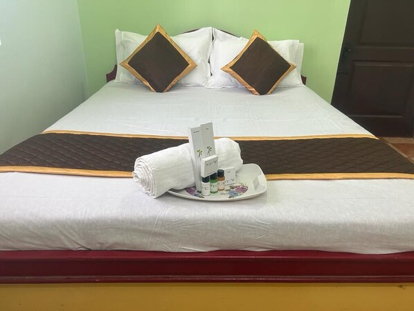 6 bedrooms, WiFi, bed sheets - 10 minutes to the lake! Family Sized with Bed Room (Kodaikanal)