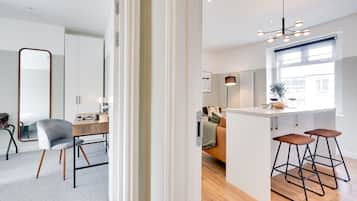 Departamento Confort | 1 habitación, decoración personalizada, muebles diferentes y escritorio