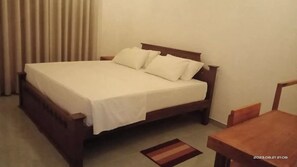 4 bedrooms, iron/ironing board, WiFi, bed sheets - House Mango Terrace Long Term<br> (Weligama)