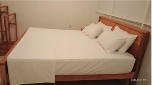 4 bedrooms, iron/ironing board, WiFi, bed sheets - House Mango Terrace Long Term<br> (Weligama)