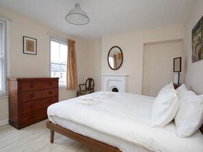 3 chambres, fer et planche à repasser, accès au Wi-Fi (inclus)