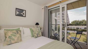 2 bedrooms, iron/ironing board, free WiFi, bed sheets