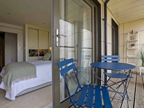 2 bedrooms, iron/ironing board, free WiFi, bed sheets - Stylish comfortable apartment in central Kingston - Pass the Keys (Kingston-upon-Thames)