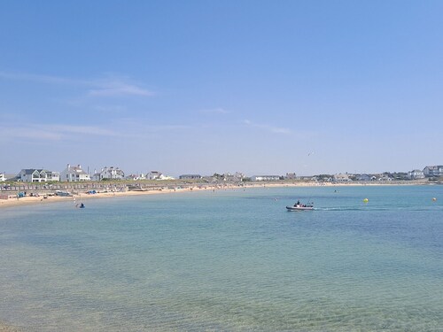 Beautiful 3 bedroom apartment with Pool Access - Pass the Keys