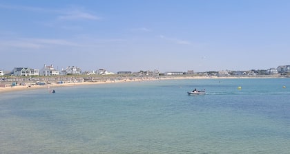 Beautiful 3 bedroom apartment with Pool Access - Pass the Keys