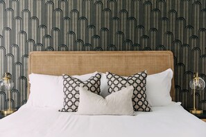 4 Schlafzimmer, Zimmersafe, Schreibtisch, Bügeleisen/Bügelbrett