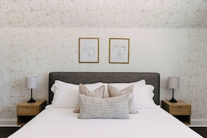 4 bedrooms, in-room safe, desk, iron/ironing board