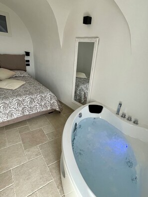 1 slaapkamer, een strijkplank/strijkijzer, beddengoed