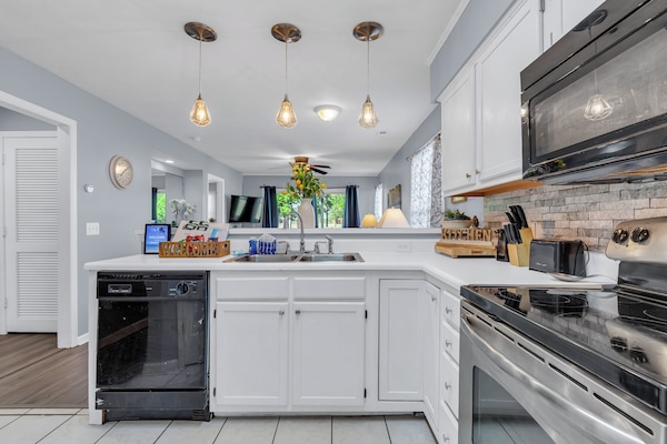 Frigorífic, microones, forn i placa de cuina