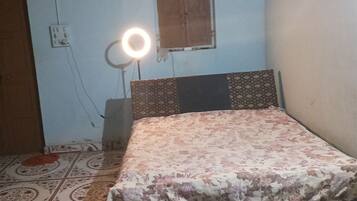 2 bedrooms, iron/ironing board, WiFi