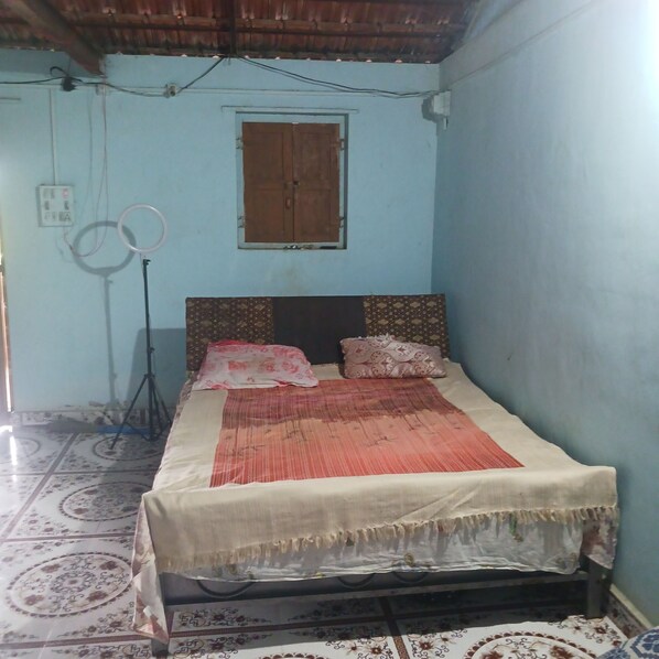 2 bedrooms, iron/ironing board, WiFi