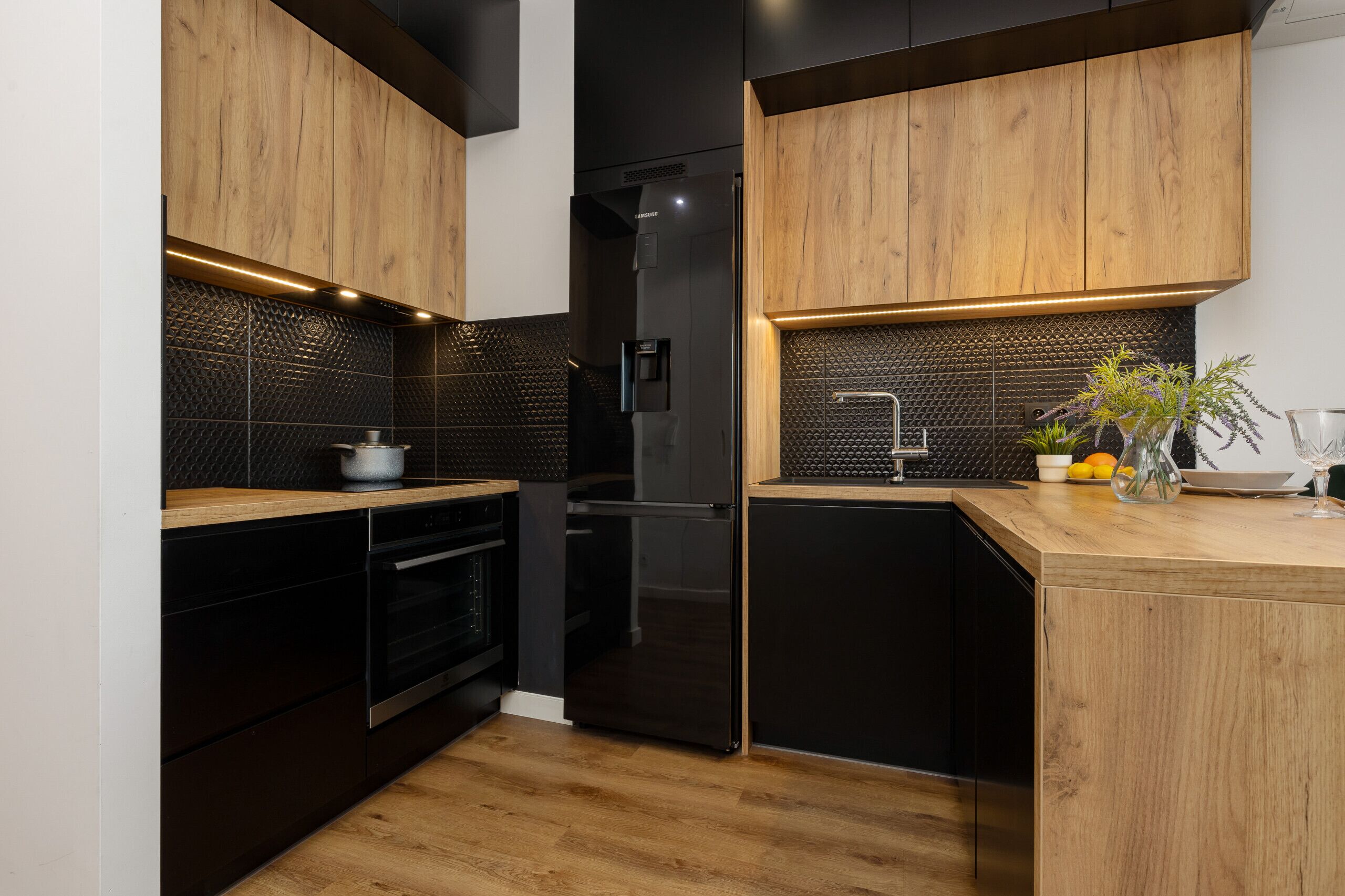 Dishwasher, electric kettle, cookware/dishes/utensils