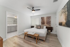 5 bedrooms, iron/ironing board, WiFi, bed sheets - Townhome with pool in resort (Kissimmee)