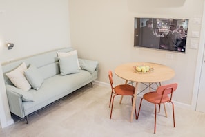 Studio Design | Espace de travail pour ordinateurs portables, fer et planche à repasser