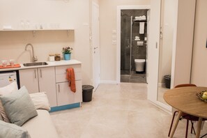 Suite – premium | Oppholdsområde | En 43-tommers smart-TV med digitale kanaler