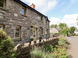 Exterior - Garreg Wen (Holywell)