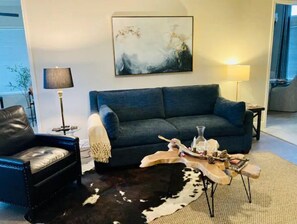 Een smart-tv en een open haard