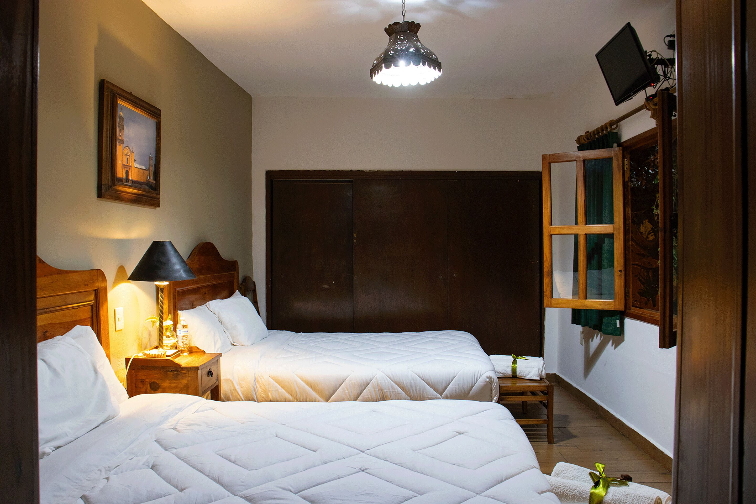 Standard Room, 2 Queen Beds, Ensuite | Desk, laptop workspace, free WiFi, bed sheets