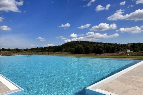 Seasonal outdoor pool