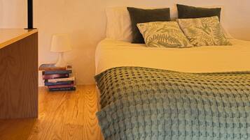 1 bedroom, travel cot, free WiFi, bed sheets